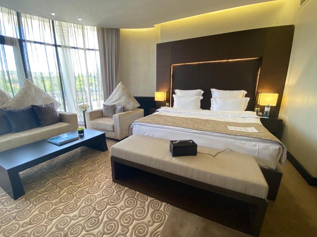 Donatello Boutique Hotel Almati Kültér fotó