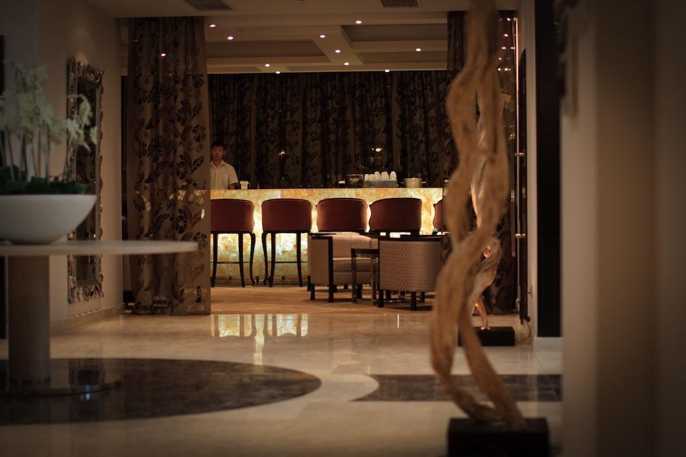 Donatello Boutique Hotel Almati Kültér fotó
